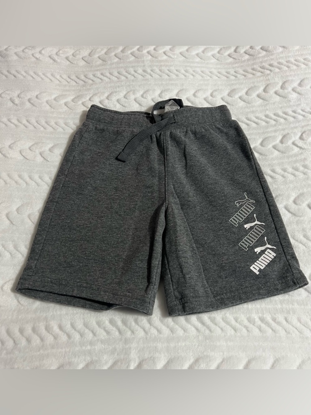 💗 PUMA - Kids' Gray Logo Athletic Shorts